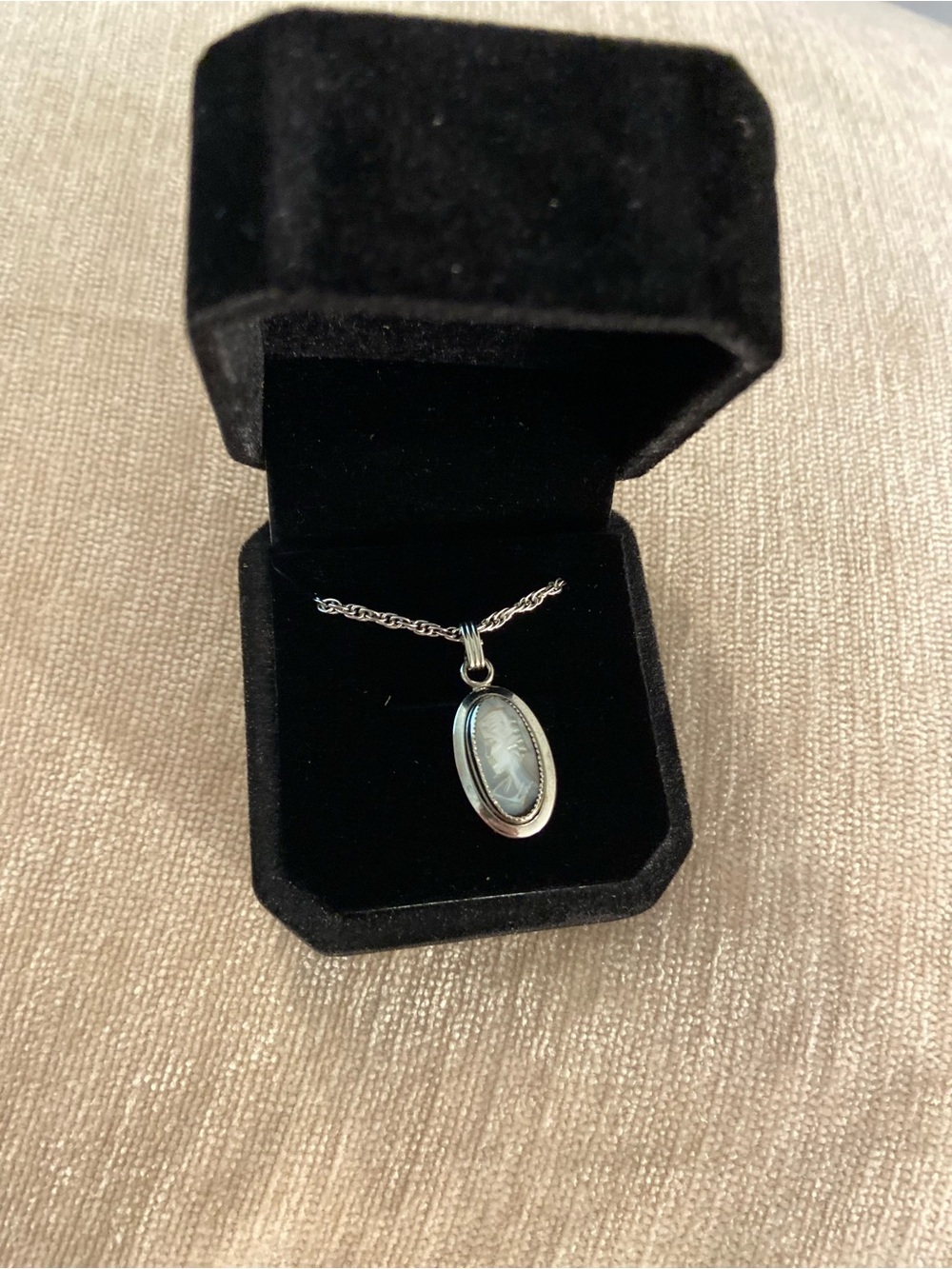 Vintage Sarah Coventry Sterling Cameo Pendant Necklace